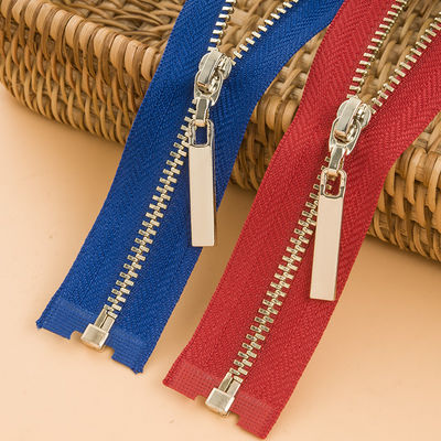 Fermeture à glissière métallique durable Dents en or Alliage de zinc de type ouvert Accessoires de vêtements