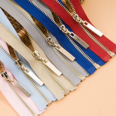 Fermeture à glissière métallique durable Dents en or Alliage de zinc de type ouvert Accessoires de vêtements