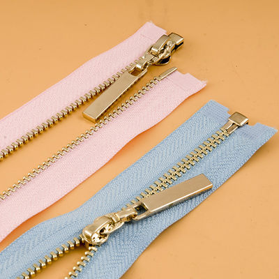 Fermeture à glissière métallique durable Dents en or Alliage de zinc de type ouvert Accessoires de vêtements