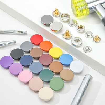Accessoires décoratifs Presses rondes d'alliage de zinc boutons de raccourci métalliques personnalisés pour les vêtements