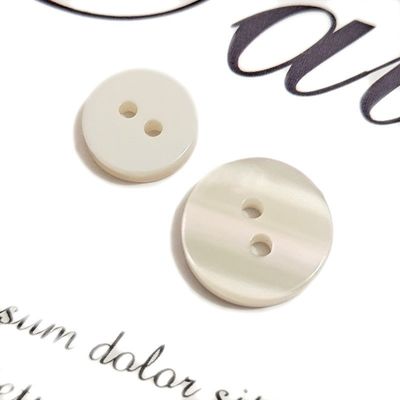 Vente directe d'usine 4 trous boutons en plastique ronds sur mesure bouton en résine pour vêtements pull