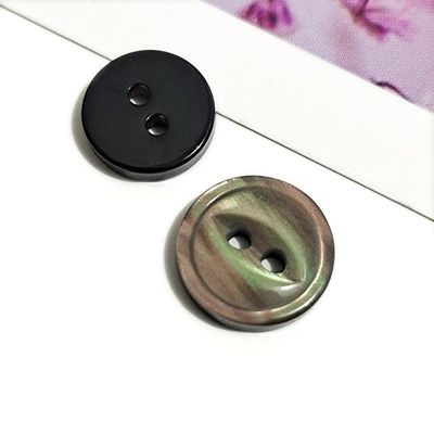 Vente directe d'usine 4 trous boutons en plastique ronds sur mesure bouton en résine pour vêtements pull