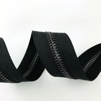 Vente en gros 5# Fin ouverte Multi-couleur Couleur personnalisée Fermeture à glissière en métal Pistolet noir Dents or Fermeture à glissière en métal