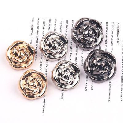 Forme rose laiton métal logo fantaisie couture bouton crochet pour les vêtements manteau