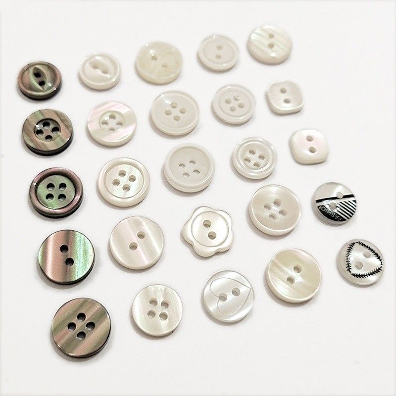 Vente directe d'usine 4 trous boutons en plastique ronds sur mesure bouton en résine pour vêtements pull