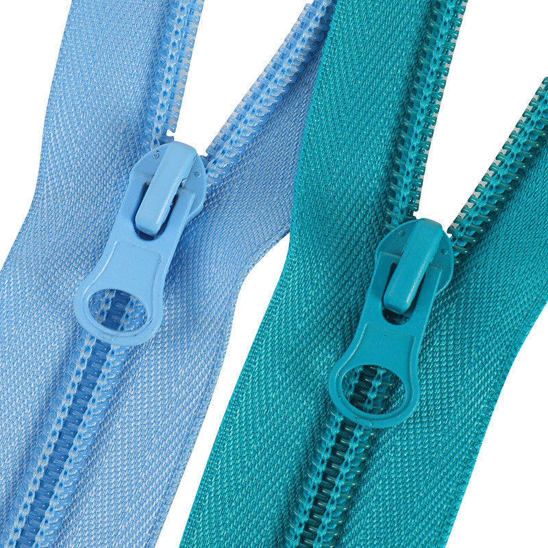 Fabrique en gros chaud 3# 5# 7# 8# 10# Nylon Long Chain Fermeture à glissière de même couleur Dents Fermeture à glissière colorée Nylon Fermeture à glissière pour sac vêtements chaussures
